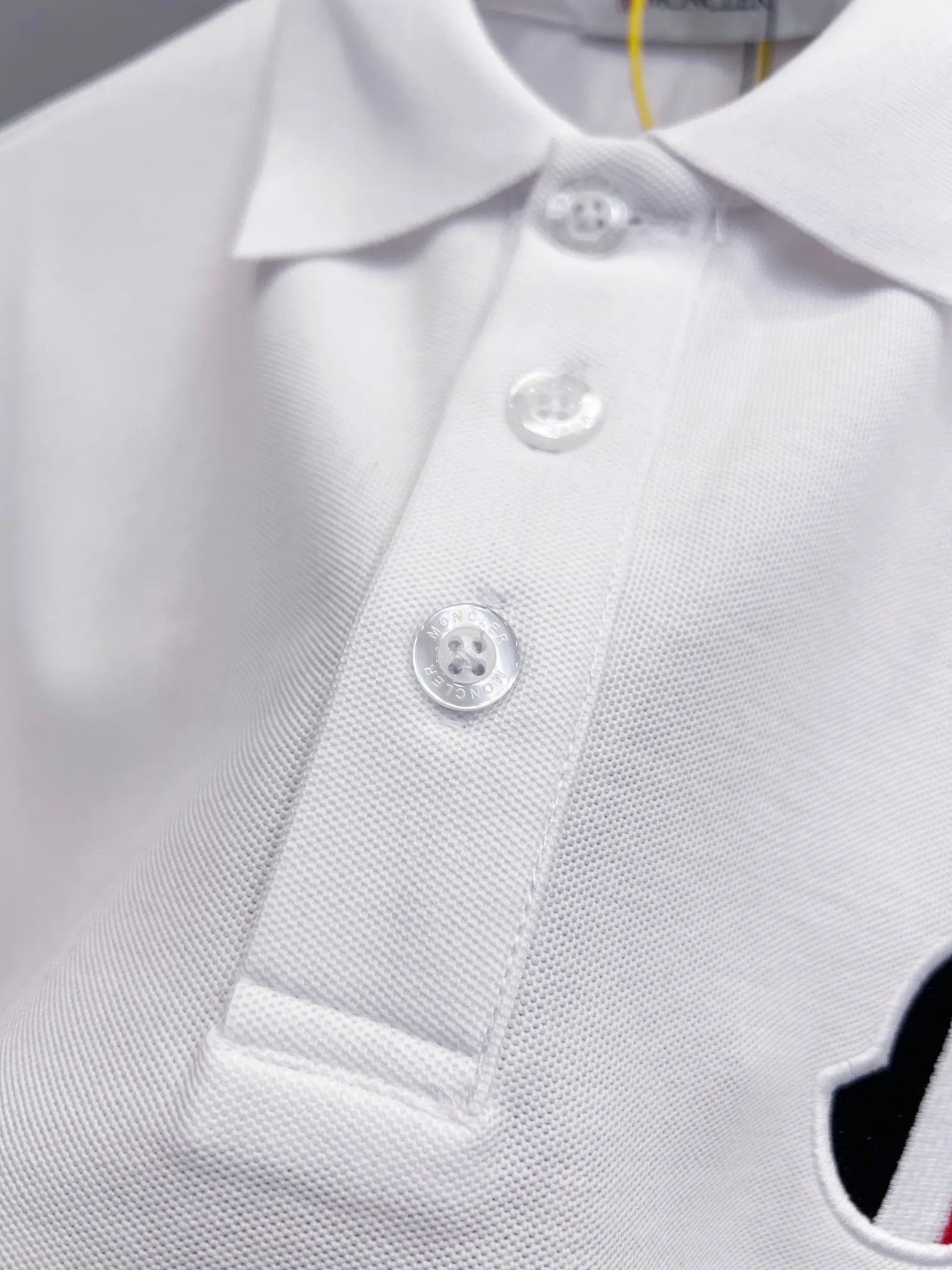 MONCLER New Arrival logo polo ： ， ， Breathable 。 ， ， ， Wear-Resistant ， 。 ： 。 ， logo ， ， Classic logo ， ：m 061 ：Black White Sizes：S M L XL